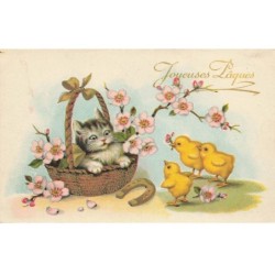 CHATS -MK40018 JOYEUSES PAQUES CHAT DANS UN PANIER POUSSINS FER A CHEVAL