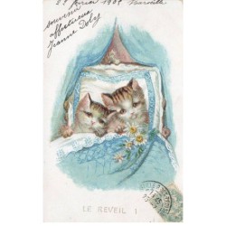CHATS -MK40122 AMITIE LE REVEIL 1 DEUX CHATS ALLONGE DANS UN LIT FLEURS + PUB VERVEINE DU VELAY