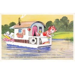CHATS -MK44953 CHAT HUMANISE QUI PECHE SUR UN BATEAU EN FORME DE MAISON