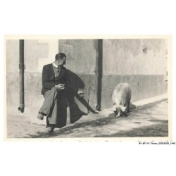 BY-BFP2-1007-COCHON - L'HOMME ET LE COCHON