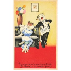 CHATS -MK39866 CHATS HUMANISER MUSICIEN PIANO ET CHANTEUR VASE FLEURS