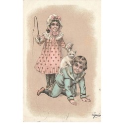 CHAT -32367 DEUX ENFANTS JOUANT AVEC UN CHAT BLANC