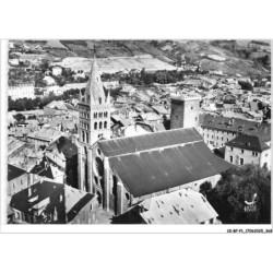 CK-BFP1-0185-05 - EN AVION AU-DESSUS DE EMBRUN - La cathedrale Notre-Dame et la Tour Brune