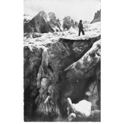 05 MASSIF DU PELVOUX AL-AL00738  UNE CREVASSE PIC DE LA PIPE ET PIC COOIDGE