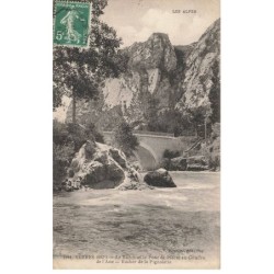 05 SERRES AI-DC025 LE BUECH ET LE PONT DE PIERRE AU GOUFFRE DE L ANE ROCHER DE LA PUGNOLETTE