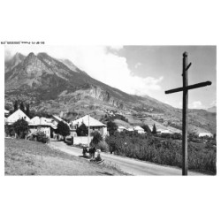 BX-BFP1-0140-05 - CHATEAUROUX - Entrée du village - Dans le fond hameau de saint-marcellin et massif de la queste