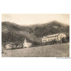 BX-BFP1-0087-05 - ASPRES-LES-CORPS - L'église - Le groupe scolaire et la montagne de rochecourbe