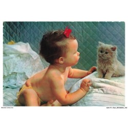 ASHP1-0072-CHAT - UN BEBE ET UN CHATON BLANC