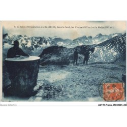 AMTP1-0106-05 - La table d'orientation du GALIBIER - Dans le fond - Les ecrins et la meije