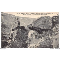 AEVP2-0119-05 - ANNOT - Station estivale - Bloc de gres - Habitation troglodyte