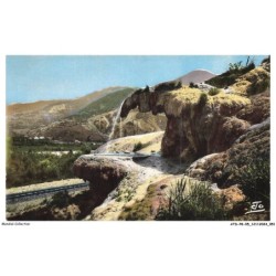 ATDP8-0594-05 - Les alpes - Vallée de la durance - Environs de - MONT-DAUPHIN-GUILLESTRE - La fontaine pétrifiante