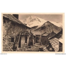 ATDP8-0575-05 - Vieilles maisons du village de - VENTELON - Près des terrasses dans le fond les 3 évêches