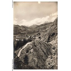 ATDP8-0645-05 - Les alpes - MONT-DAUPHIN - Descente du fort - Dans le bas - Mt-dauphin gare