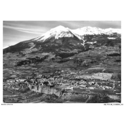 ASLP13-0884-05 - EMBRUN - La ville sur son roc - Dans le fond le mont saint-guillaume