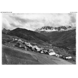 AEVP3-0206-05 - COL DE VARS - Vue générale de sainte-catherine - Dans le fond chaine de l'essyna