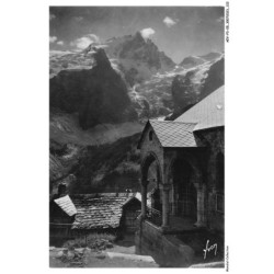 AEVP3-0250-05 - LES TERRASSES - Au premier plan l'église du village - Au fond le grand pic de la meije