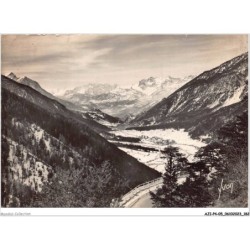 AJIP4-05-0429 - MONTGENEVRE - En montant au col - Vue sur les vallées de la vachette et de briançon
