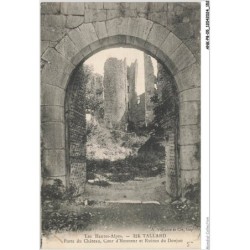 ANKP8-0674-05 - TALLARD - Porte du chateau - Cour d'honneur et ruines du donjon