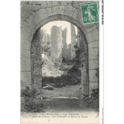ANKP8-0675-05 - TALLARD - Porte du chateau - Cour d'honneur et ruines du donjon