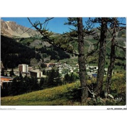 ALYP3-0202-05 - VARS - Le centre commercial et les chalets