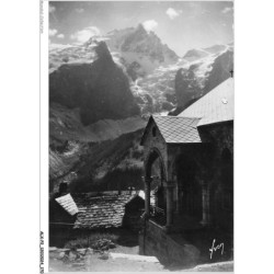 ALXP2-0186-05 - LES TERRASSES - Au premier plan l'église du village - Au fond le grand pic de la meije