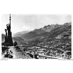 APJP11-0854-05 - BRIANCON - Vue générale de briancon-sainte-catherine et vallée de la durance a gauche statue la france