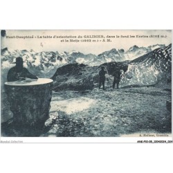 ANKP10-0801-05 - La table d'orientation du galibier dans le fond les ecrins et la meije
