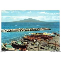 AZRP1-0034-ITALIE - SORRENTO - Le Vesuve vu de la Marina Grande