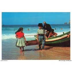 AZRP7-0433-PORTUGAL - NAZARE - PORTUGAL - Un jeune Idylle
