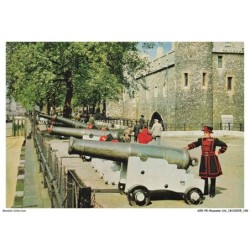 AZRP8-0506-ROYAUME-UNI - La Tour de Londres - Le Quai de la Tour avec la Tour de Saint-Thomas et la Porte des Traitres