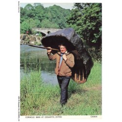AZRP8-0510-ROYAUME-UNI - CORACLE MAN AT CENATH - DYFED