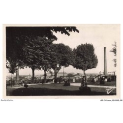 AZIP8-0814-16 - ANGOULEME - Vue de la place du palet sur le quartier saint-roch