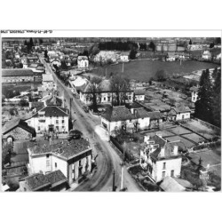 CL-BFP1-0900-15 - JUSSAC - Les écoles et la route nationale
