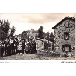 AFEP3-15-0225 - SAINT-FLOUR - cantal - jeunes gens en costumes du pays