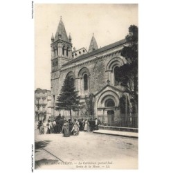 ATUP7-0467-16 - ANGOULEME - La cathédrale - Portail sud - Sortie de la messe