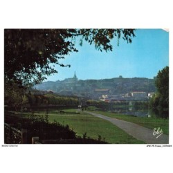 APWP5-0299-16 - ANGOULEME - 16 - Vue générale d'Angouleme depuis le bord de la charente