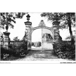 AAJP9-16-0751 - JARNAC - Entrée du jardin Public