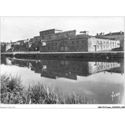 AMHP3-0214-16 - établissements HENNESSY - COGNAC - vue générale des bâtiments de mise en bouteilles et d'expédition
