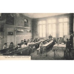 16 CHASSENEUIL AP-DC411 UNE DES CLASSES A L ECOLE COMMUNALE