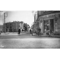 16 MONTBRON -DC51673 BATIMENT RUE DE LIMOGES SES MAGASINS SES HABITANTS VELOS