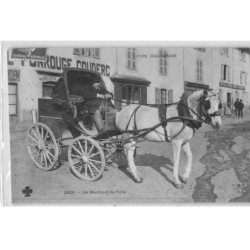 15 AURILLAC -FG59122 TYPE D AUVERGNE UN MARCHAND DE TOILE ATTELAGE FIACRE