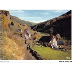 AFEP3-15-0202 - En auvergne - dans un petit village du cantal - les traveaux de la ferme