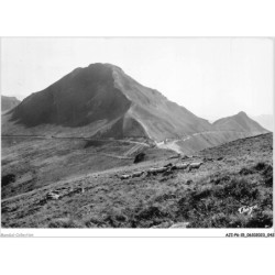 AJIP6-15-0573 - le cantal pittoresque - LE PUY-MARY - a droite la roche noire - fourche des routes d'aurillac