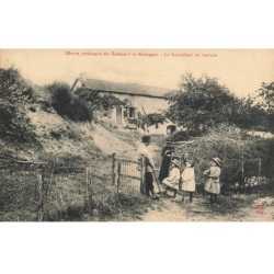 MIKI-DP5-035- 15 CANTAL OEUVRE PARISIENNE DES ENFANTS A LA MONTAGNE LE SURVEILLANT EN TOURNEE