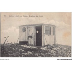 ABHP7-15-0603 - Cabine instable au sommet du plomb du Cantal