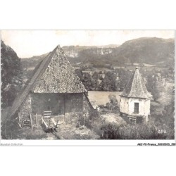 AKJP2-0178-15 - VIC-SUR-CERE - le pigeonnier de la prades