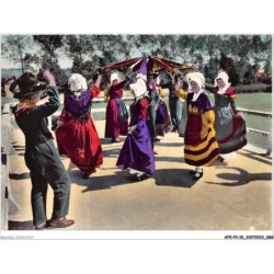 AFEP3-15-0197 - L'auvergne - la bourre d'AURILLAC - groupe folklorique de haute auvergne - la danse du loulard