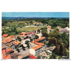 ASWP2-0097-16 - BROSSAC - Vue aérienne - Place de la poste et le stade